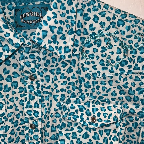 Button down - Picture 3 of 3